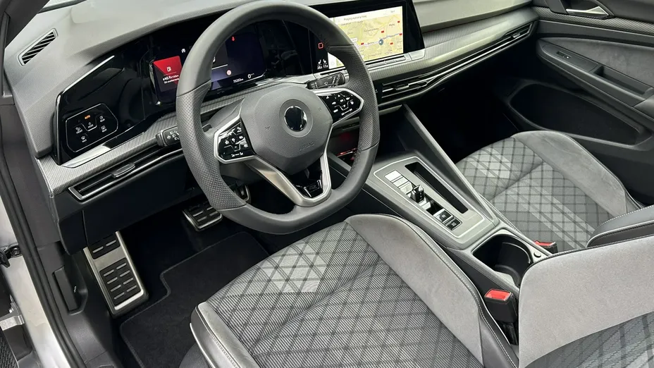 VOLKSWAGEN Golf -