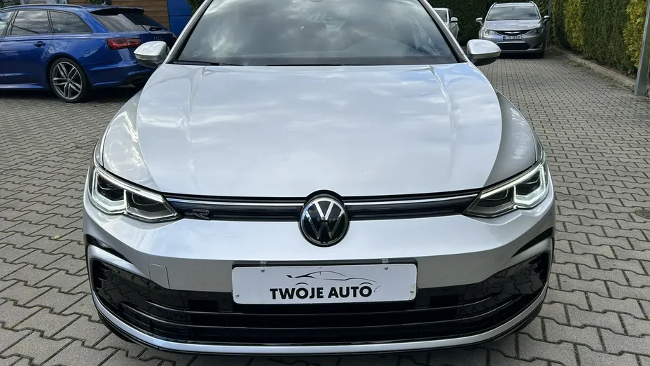 VOLKSWAGEN Golf -