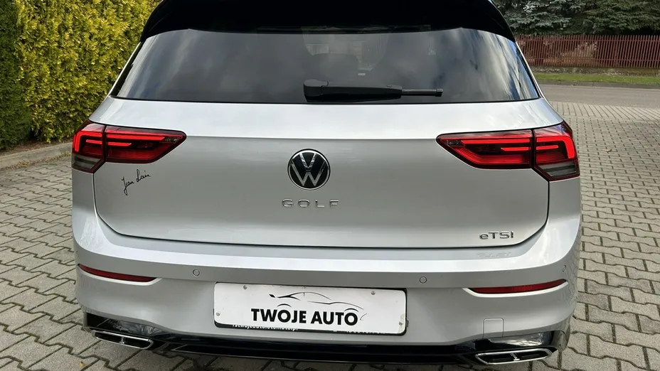 VOLKSWAGEN Golf -