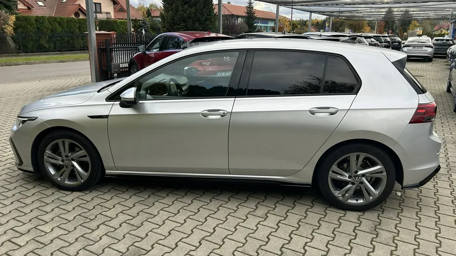 VOLKSWAGEN Golf -