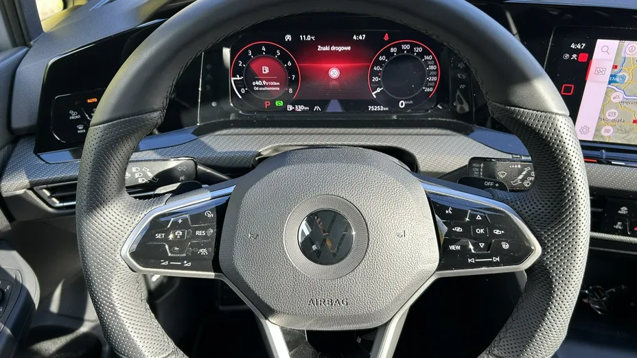 VOLKSWAGEN Golf -