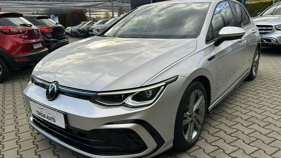VOLKSWAGEN Golf -