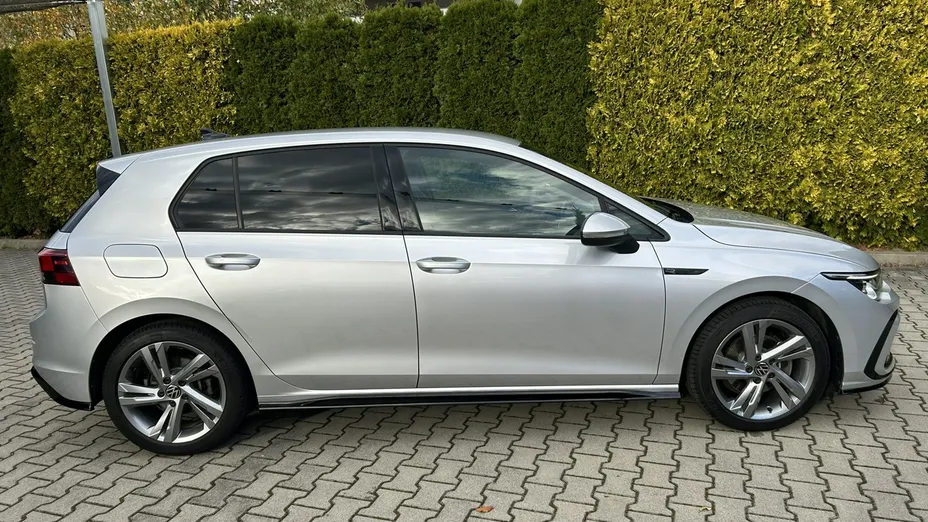 VOLKSWAGEN Golf -