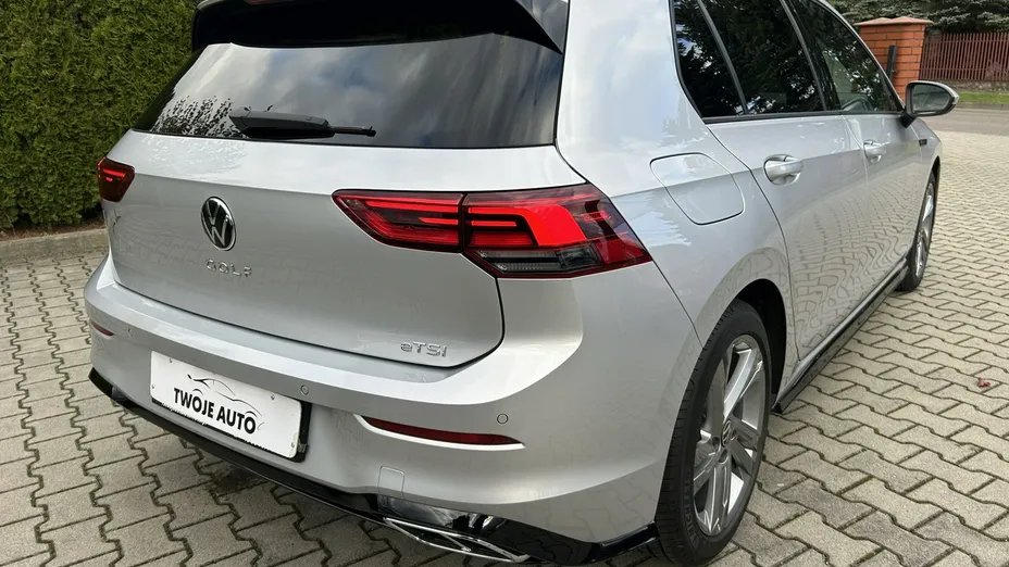 VOLKSWAGEN Golf -