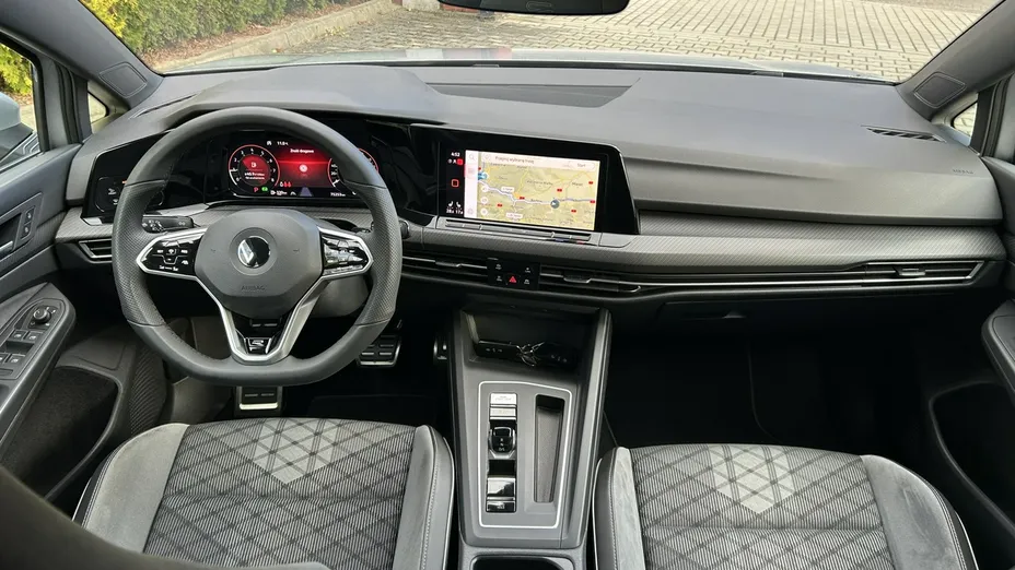 VOLKSWAGEN Golf -