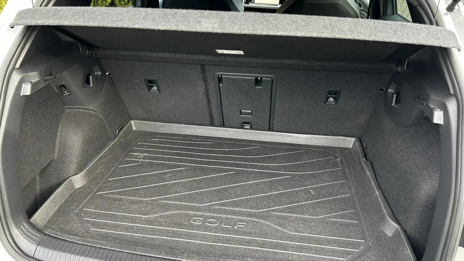 VOLKSWAGEN Golf -