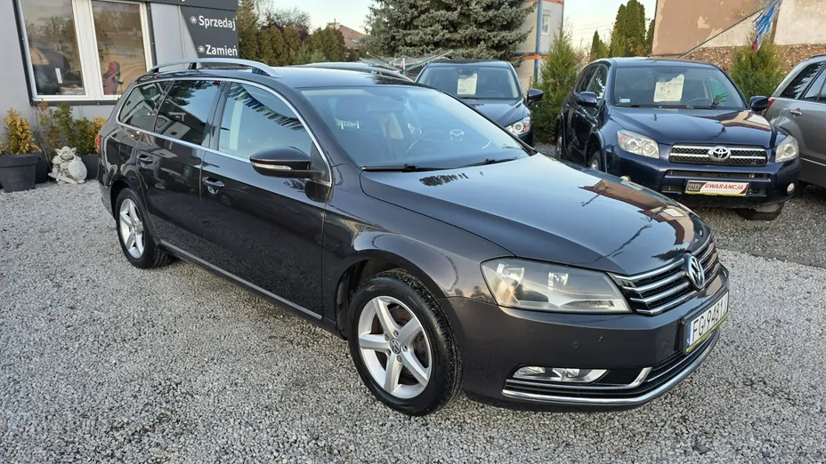 VOLKSWAGEN Passat -