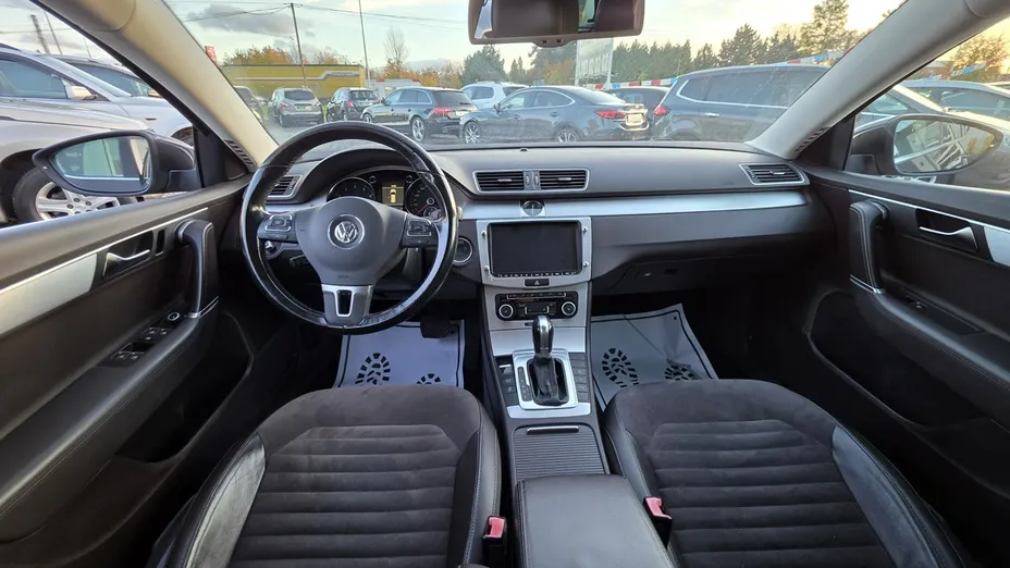 VOLKSWAGEN Passat -