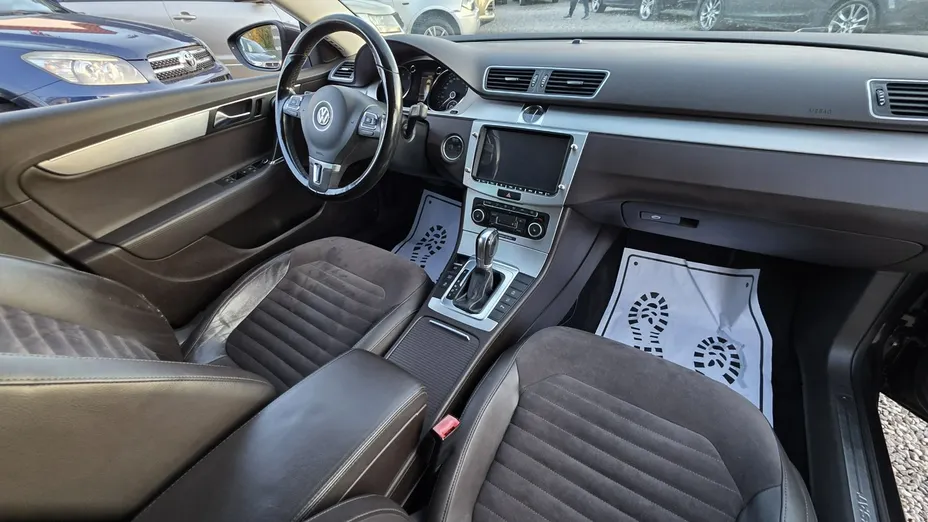 VOLKSWAGEN Passat -