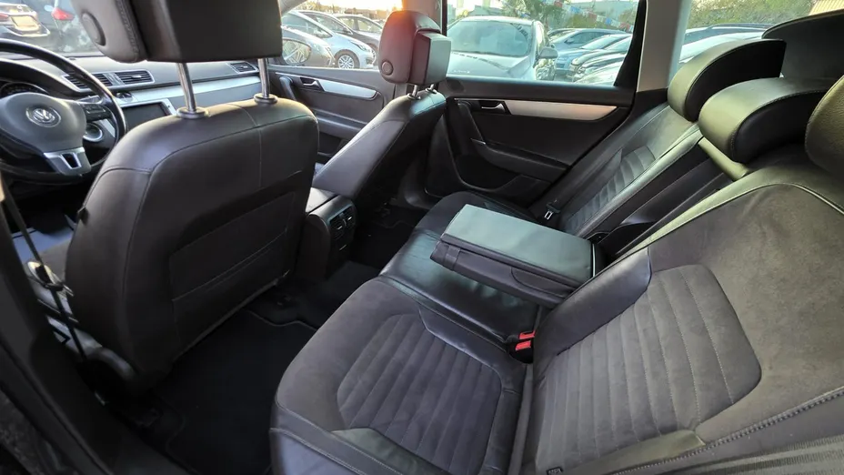 VOLKSWAGEN Passat -