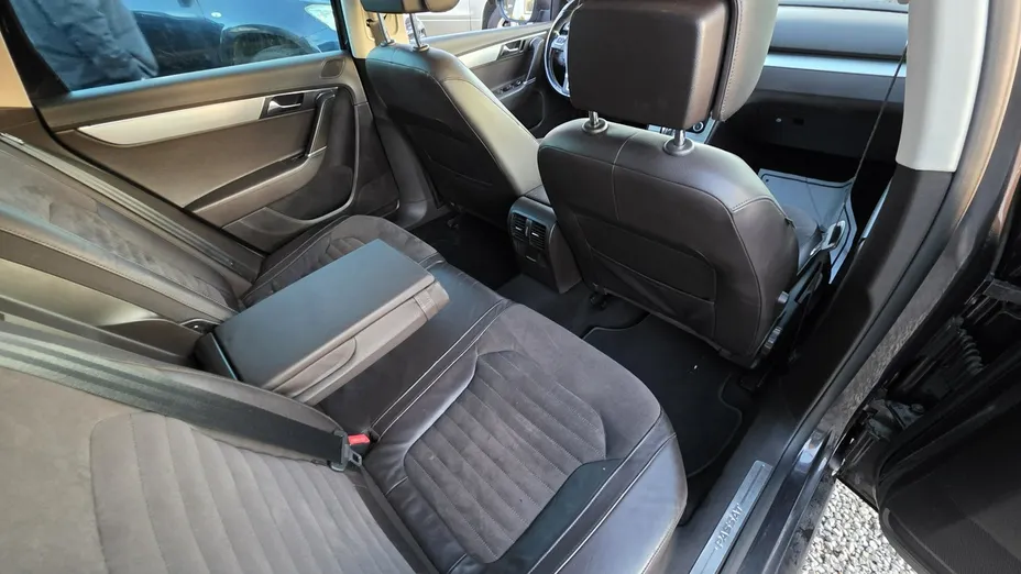 VOLKSWAGEN Passat -