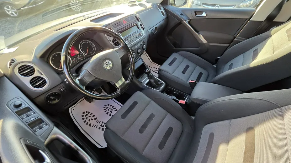 VOLKSWAGEN Tiguan -