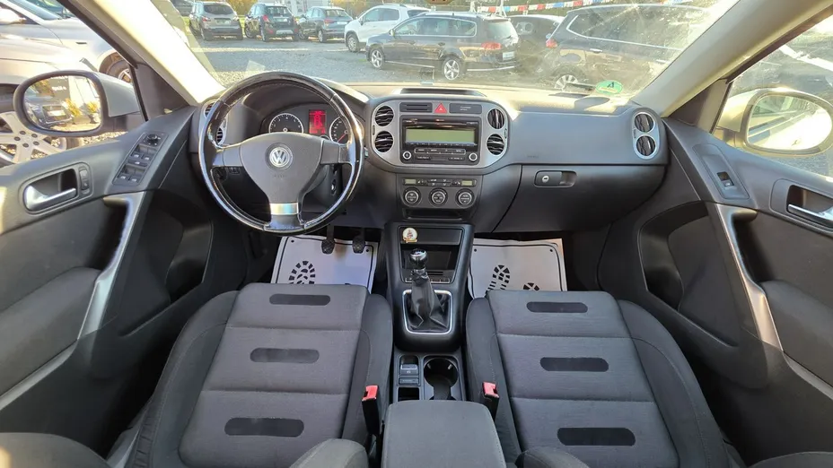 VOLKSWAGEN Tiguan -
