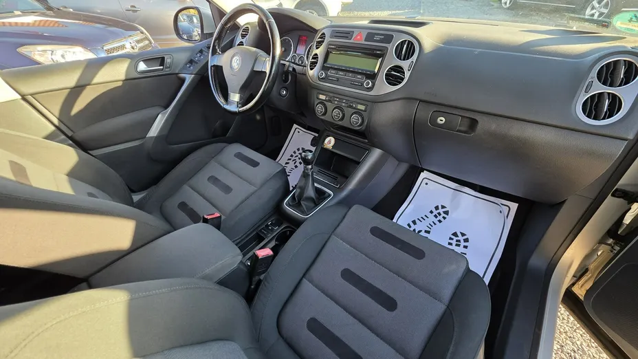 VOLKSWAGEN Tiguan -