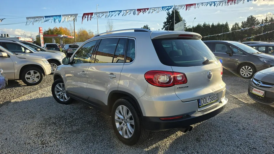 VOLKSWAGEN Tiguan -