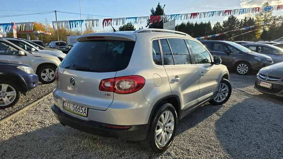 VOLKSWAGEN Tiguan -