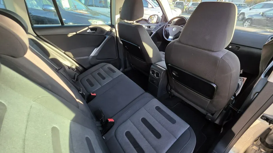VOLKSWAGEN Tiguan -