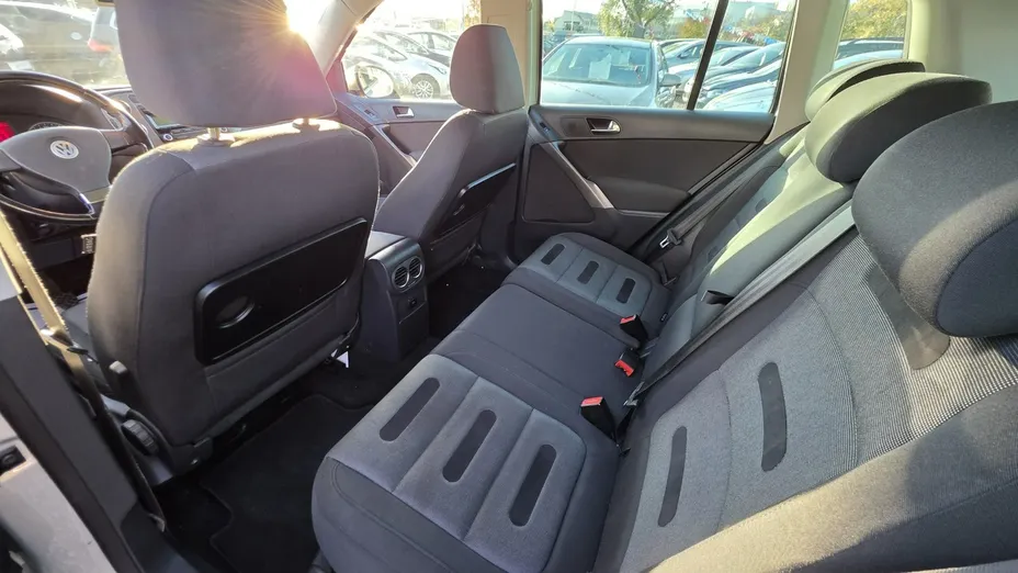 VOLKSWAGEN Tiguan -