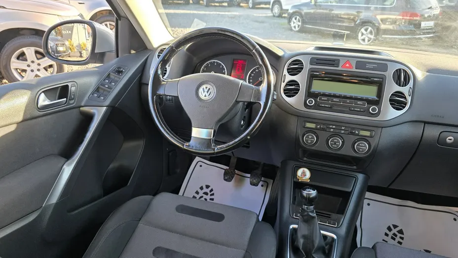 VOLKSWAGEN Tiguan -