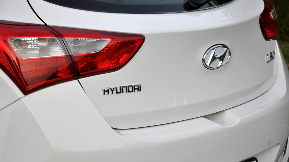 HYUNDAI i30 -