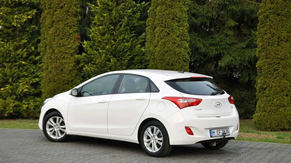 HYUNDAI i30 -