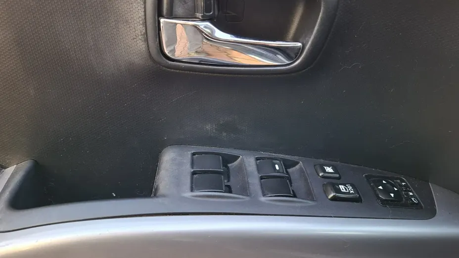 MITSUBISHI Outlander -