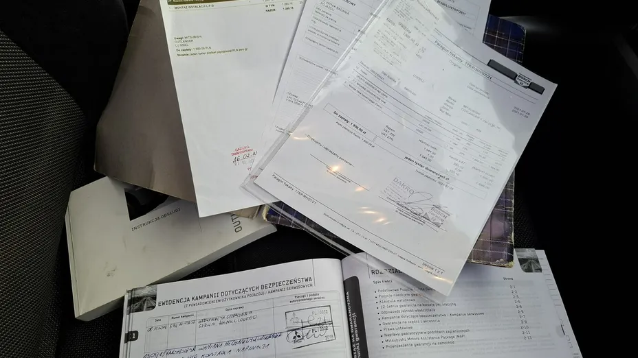 MITSUBISHI Outlander -