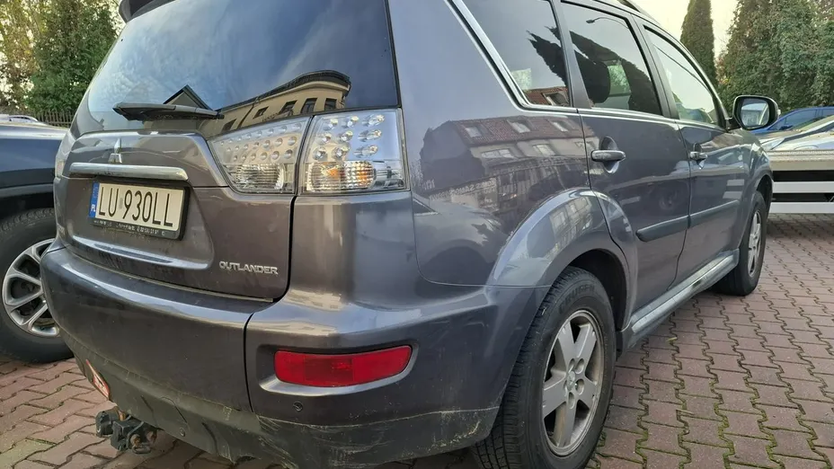 MITSUBISHI Outlander -