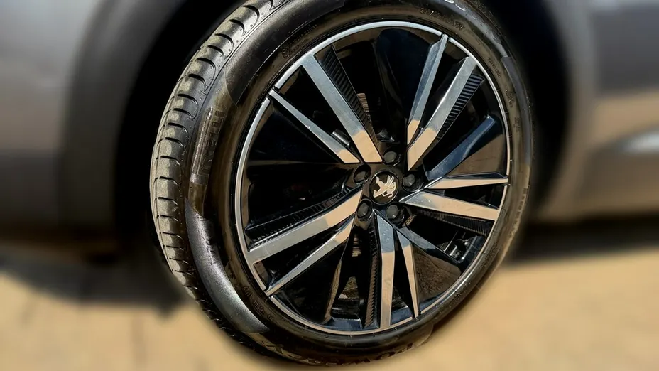 PEUGEOT 3008 -