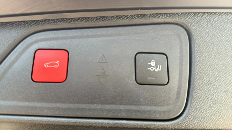 PEUGEOT 3008 -