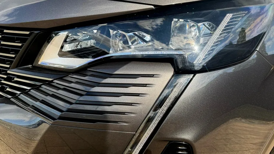 PEUGEOT 3008 -