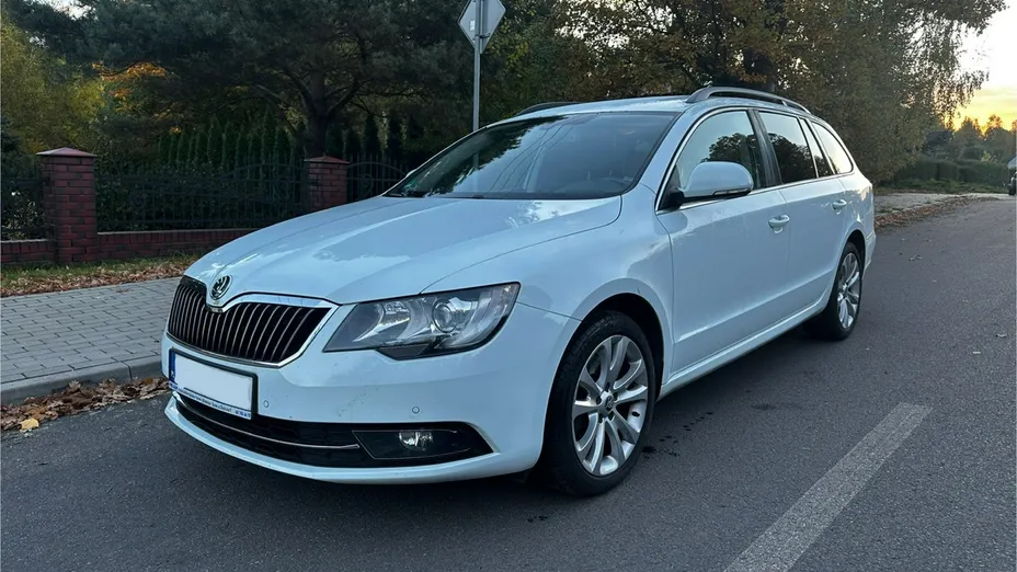 SKODA Superb -