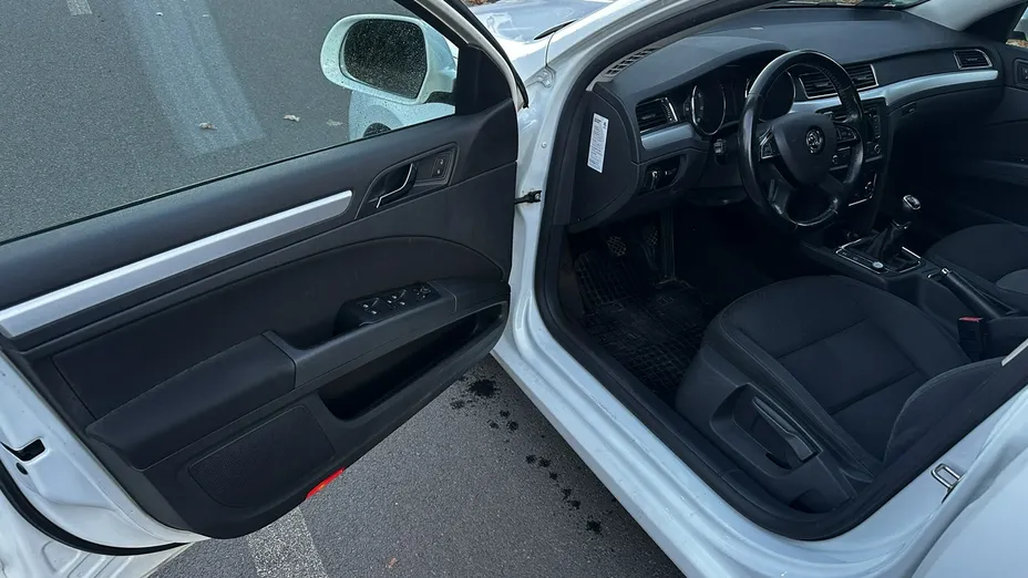 SKODA Superb -