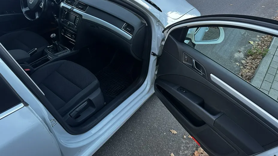 SKODA Superb -