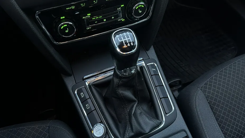 SKODA Superb -
