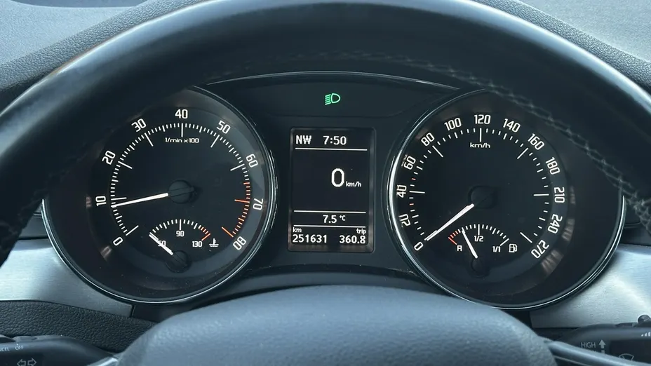 SKODA Superb -