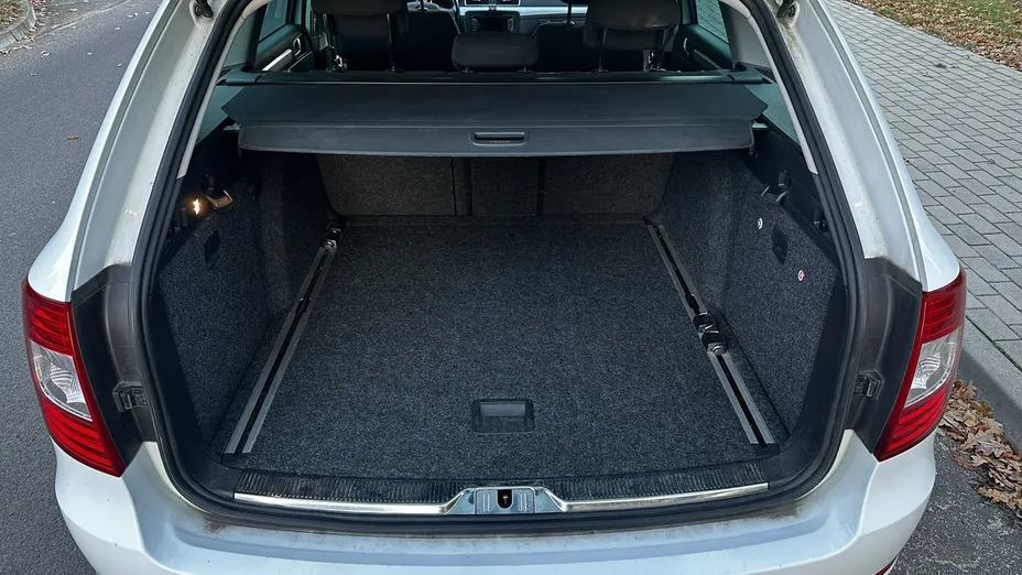 SKODA Superb -