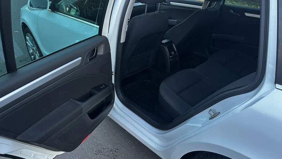 SKODA Superb -