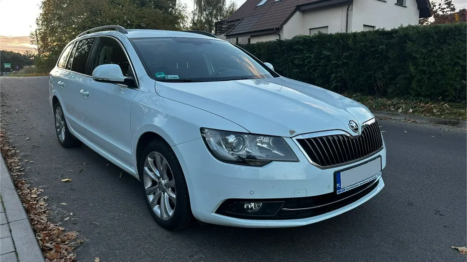 SKODA Superb -