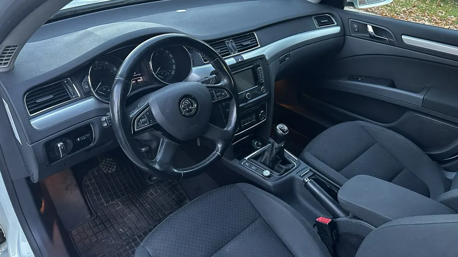 SKODA Superb -