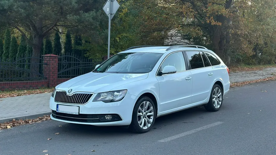 SKODA Superb -