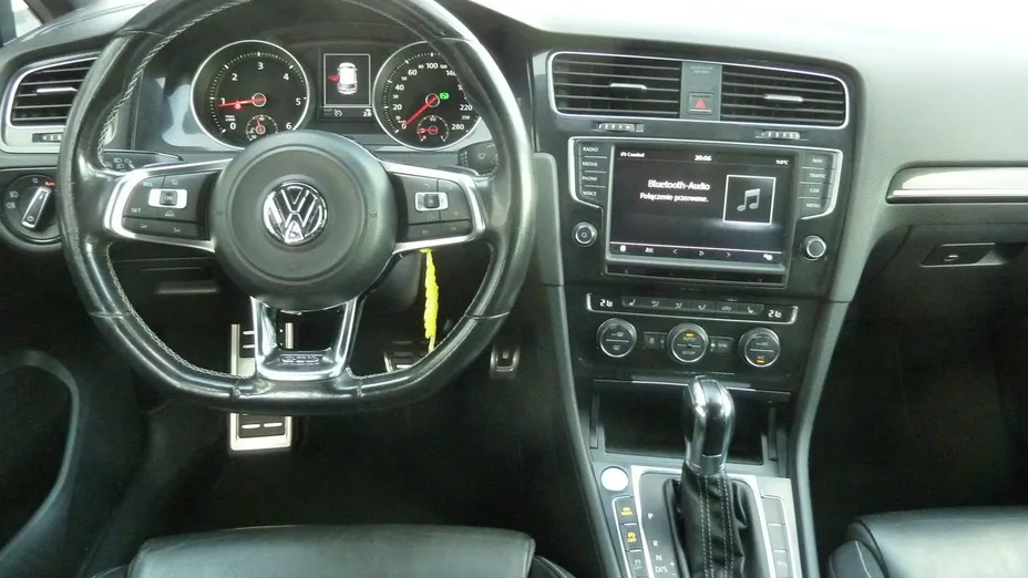 VOLKSWAGEN Golf -