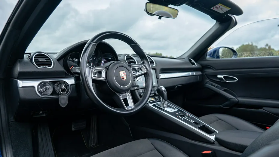 PORSCHE 718 -