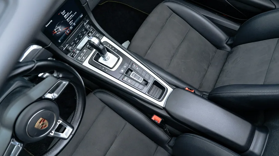 PORSCHE 718 -