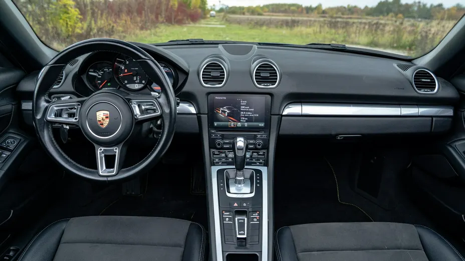 PORSCHE 718 -
