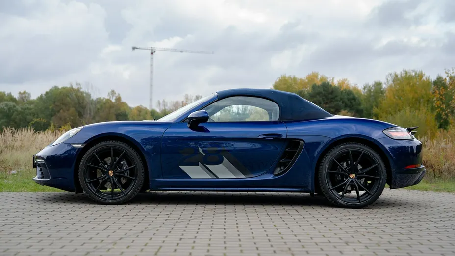 PORSCHE 718 -