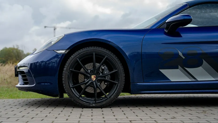 PORSCHE 718 -