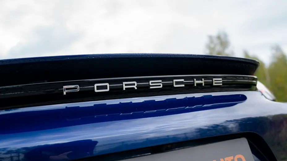 PORSCHE 718 -