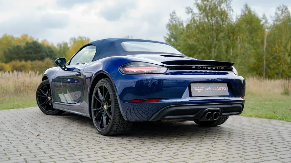 PORSCHE 718 -