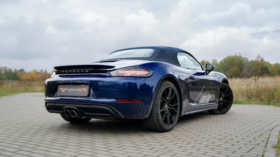 PORSCHE 718 -